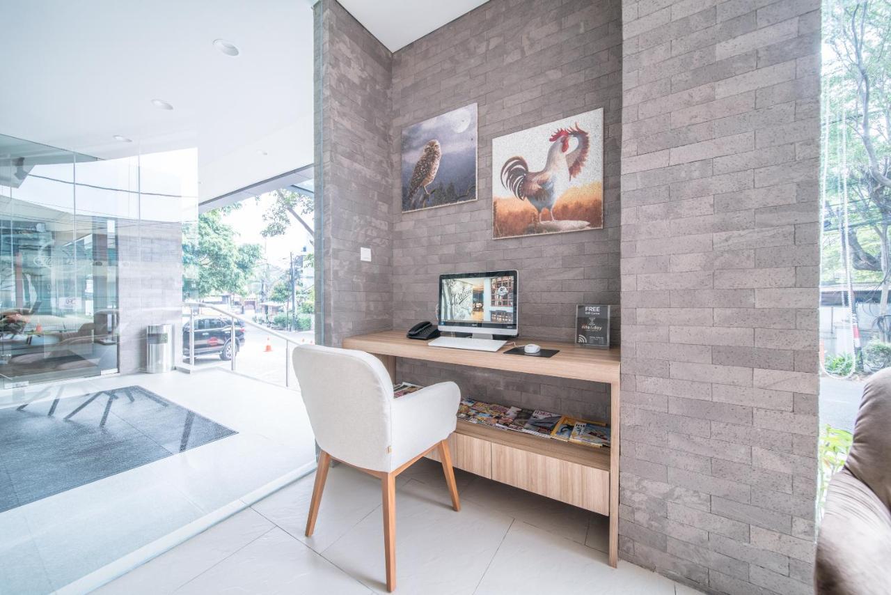 All Nite&Day Kebon Jeruk Jakarta Exterior foto